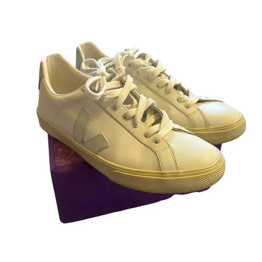 VEJA White Mint Leather Sneakers Women’s Size 7 EU 38 Low Top Lace Up Minimalist